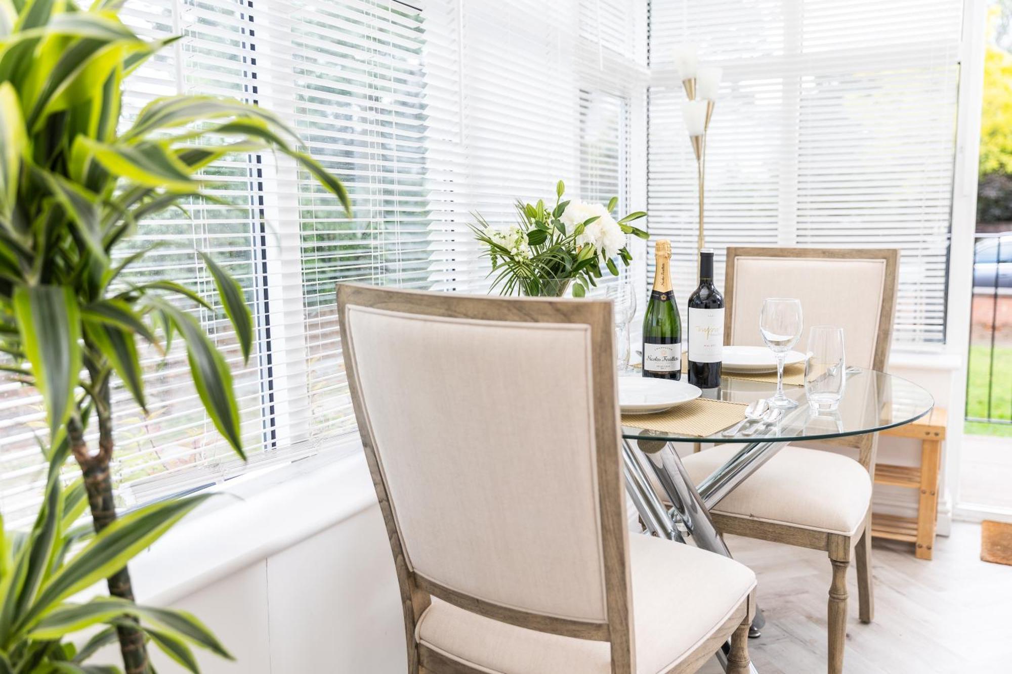10 Sydenham - By Luxury Apartments เชลเทนแฮม ภายนอก รูปภาพ